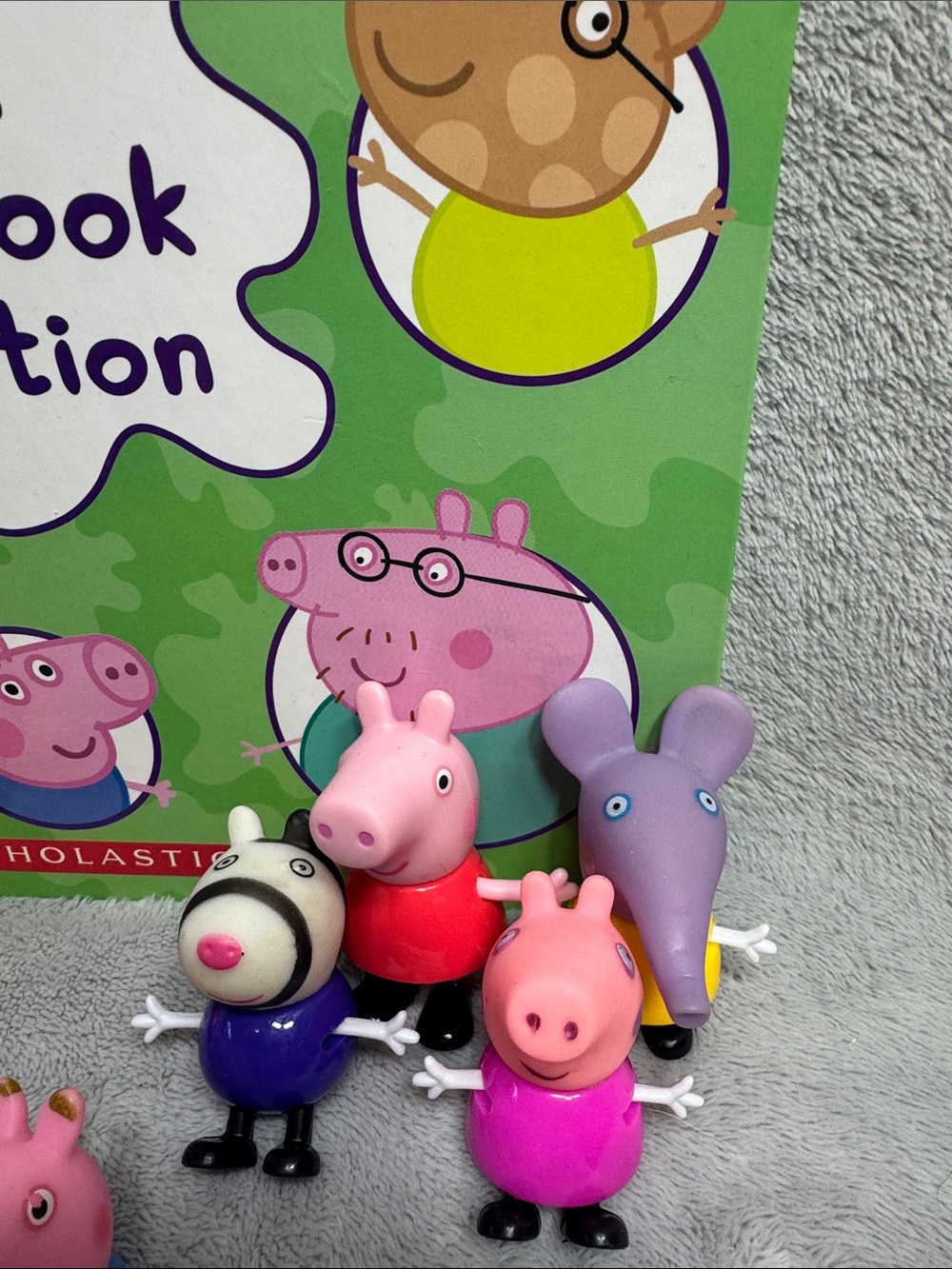 Peppa Pig Figures And Peppa’s Storybook Collection Book - Picture 4 of 6